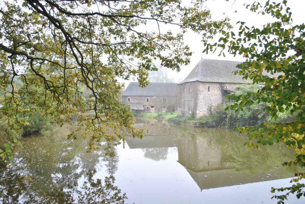 Le Manoir De La Vieille Douve Bourg-d'Ire Exterior foto
